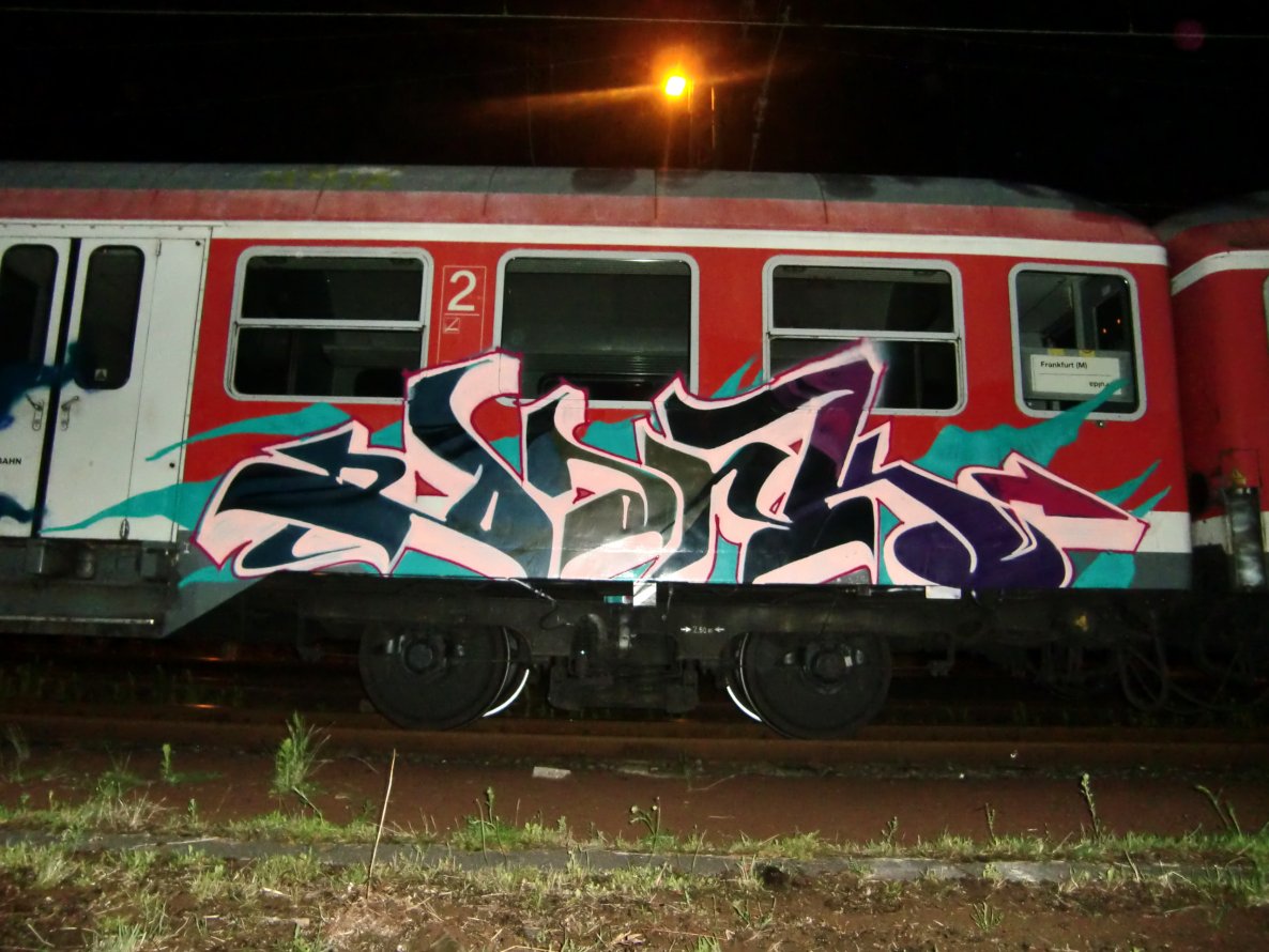 Graffiti Train - Photo by geracity (2012)