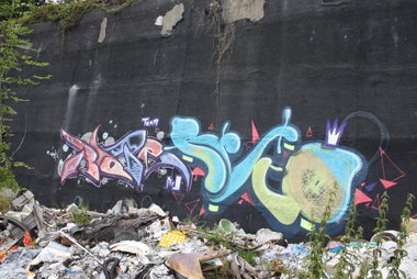 Graffiti Wall in Gera - Photo by geracity - Rape, Retro (2011)
