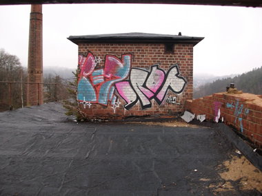 Graffiti Wall - Photo by geracity - bez, drop (2009)