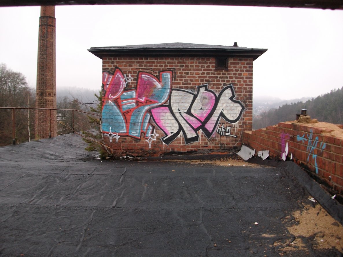 Graffiti Wall - Photo by geracity - bez, drop (2009)