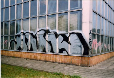 Graffiti Bombing in Gera - Photo by geracity - amk (1998)