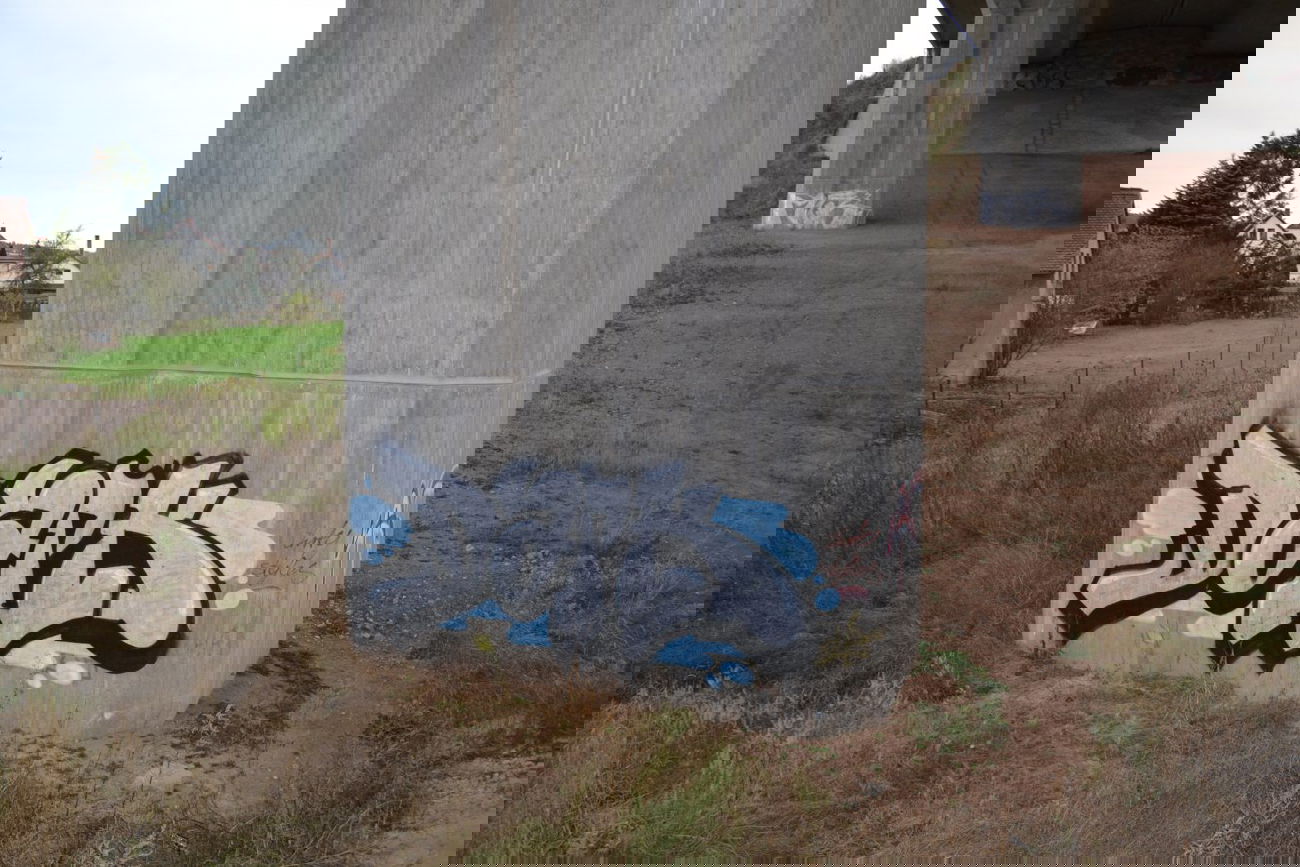 Graffiti Bombing in Gera - Photo by geracity - Dark (2013)