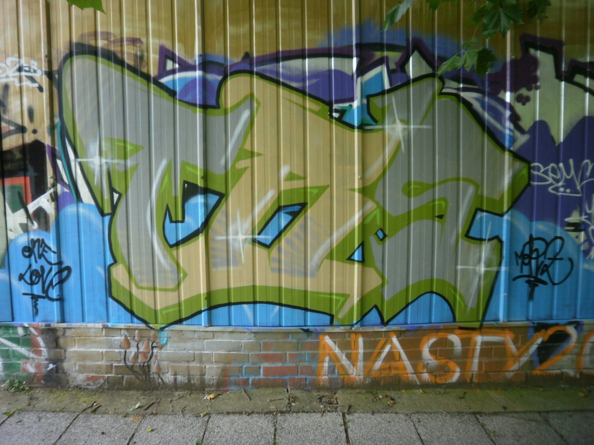 Graffiti Bombing in Gera - Photo by geracity - Trs