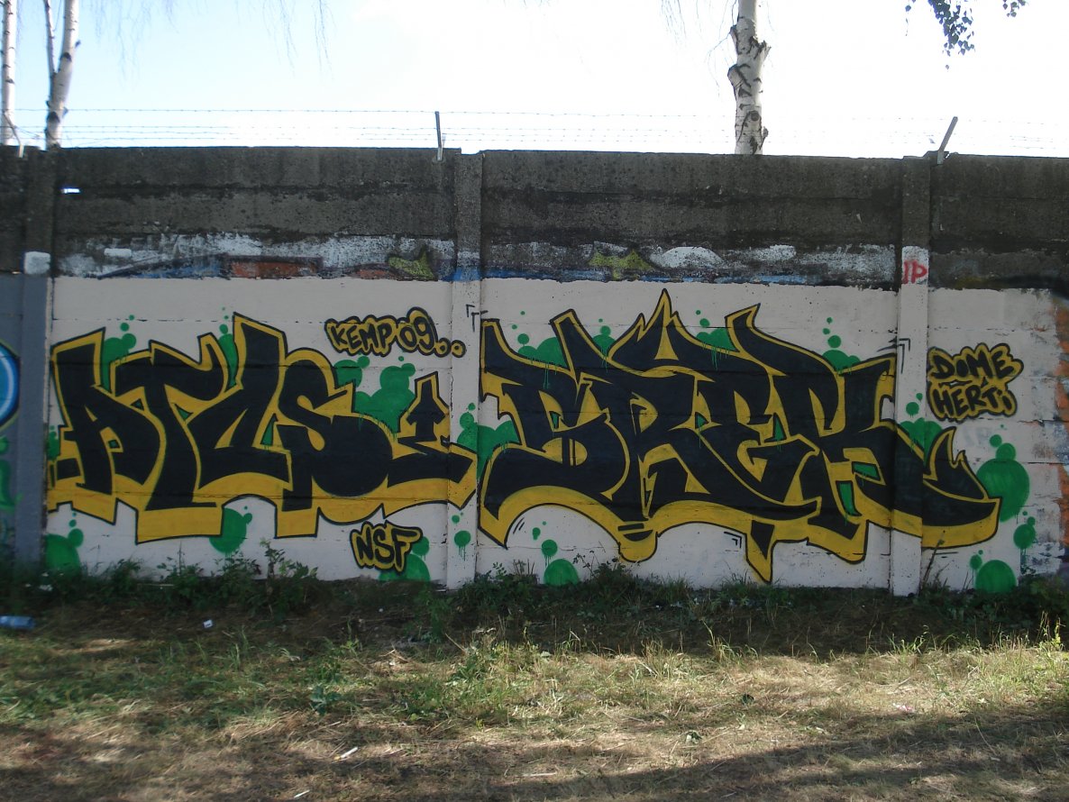 Graffiti Wall - Photo by geracity - Atos, Srek (2009)
