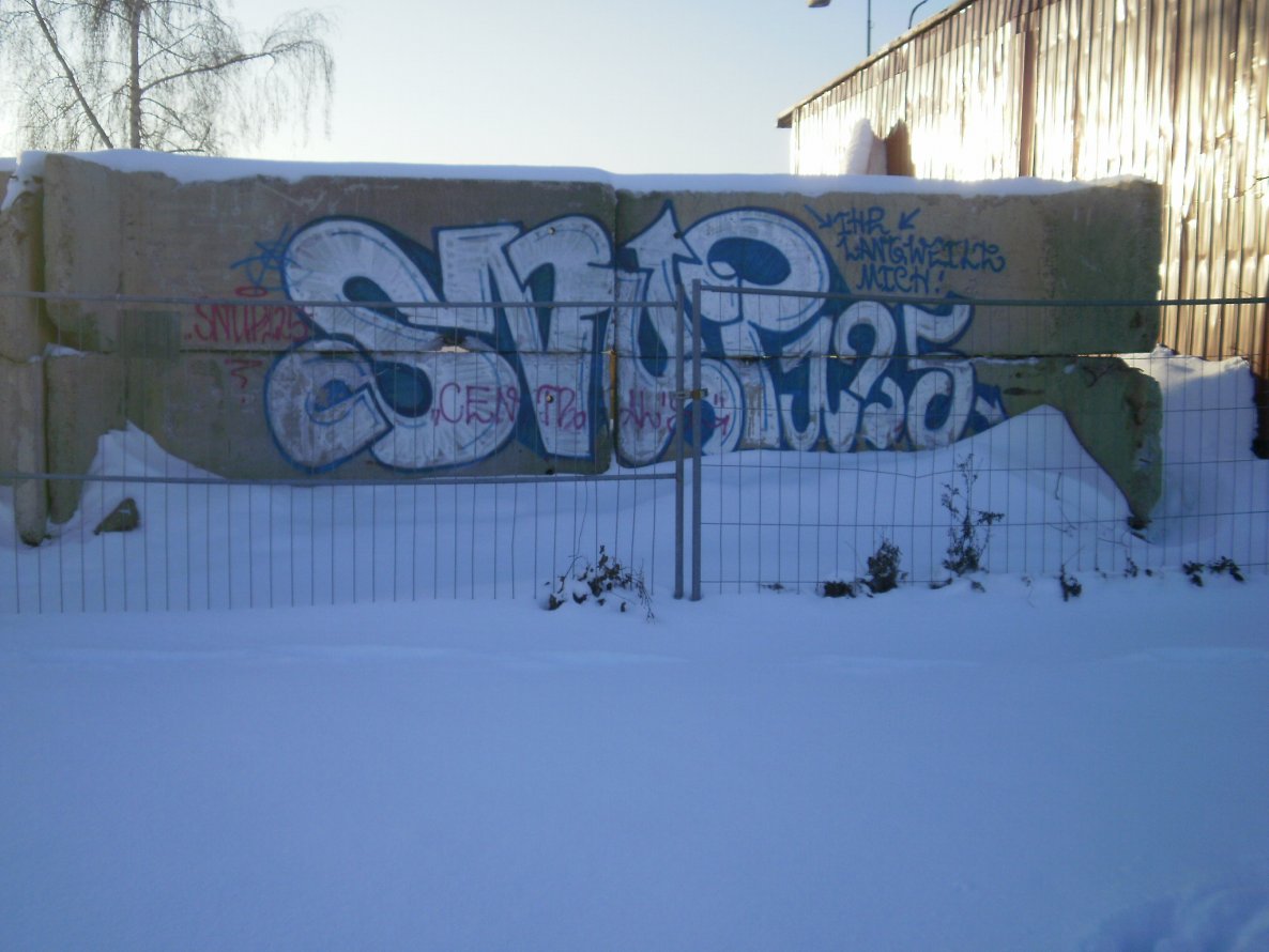 Graffiti Bombing in Gera - Photo by geracity - Snup, 125 (2012)