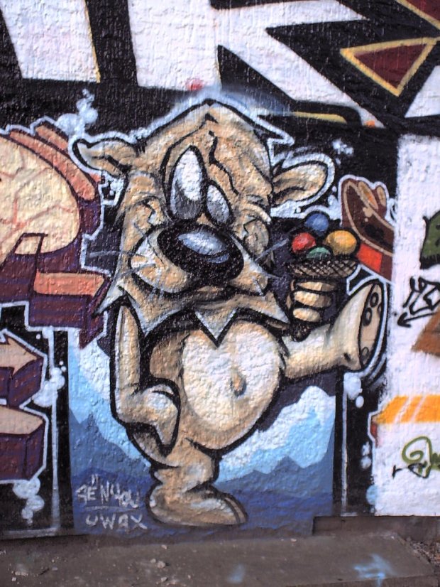 Graffiti Wall - Photo by geracity