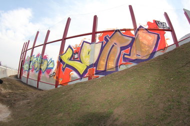 Graffiti Bombing in Gera - Photo by geracity - Rapist, pord