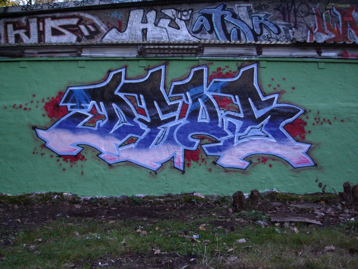 Graffiti Wall - Photo by geracity - deos