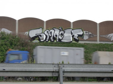 Graffiti Bombing in Gera - Photo by geracity - smäck