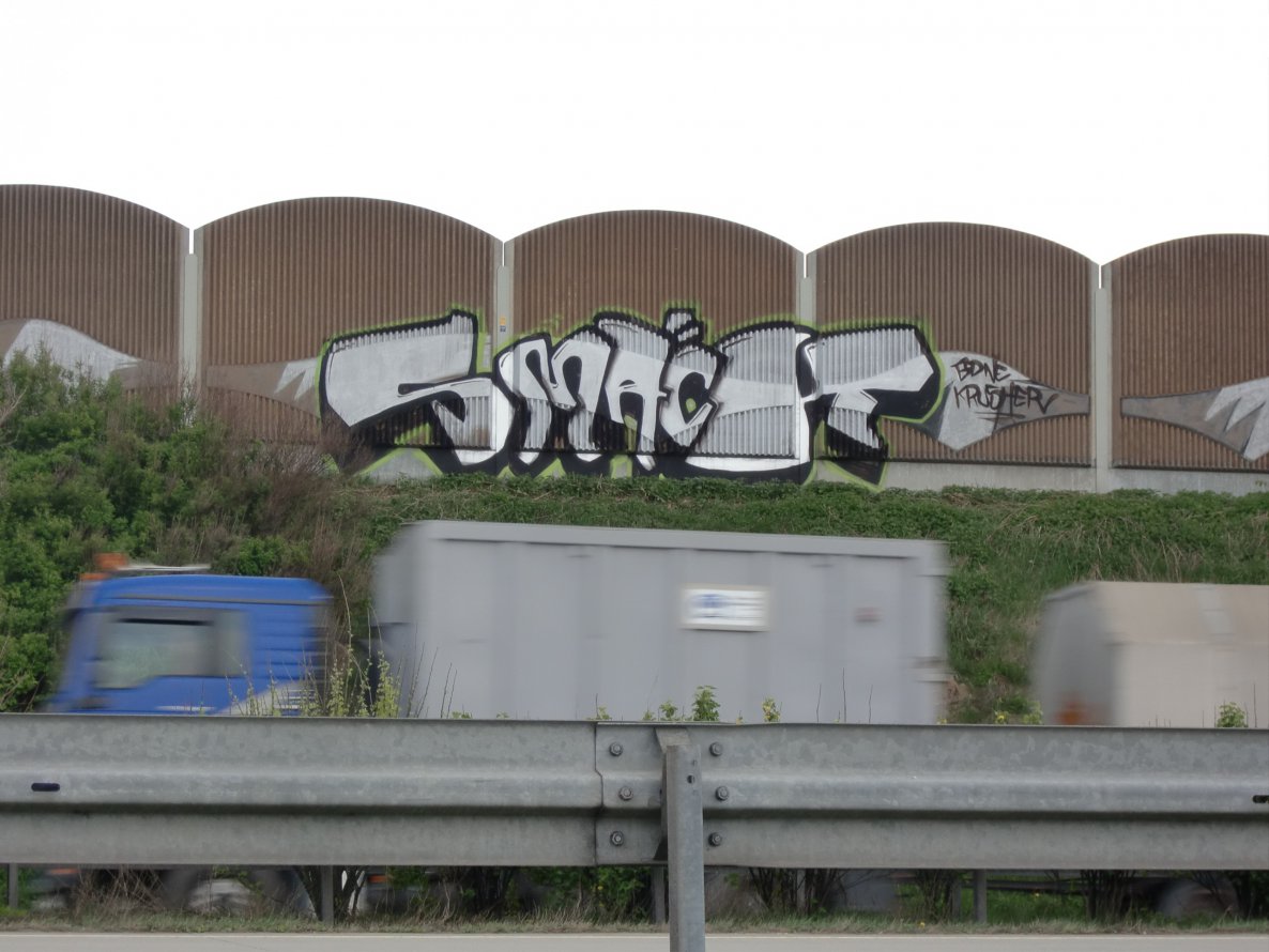 Graffiti Bombing in Gera - Photo by geracity - smäck