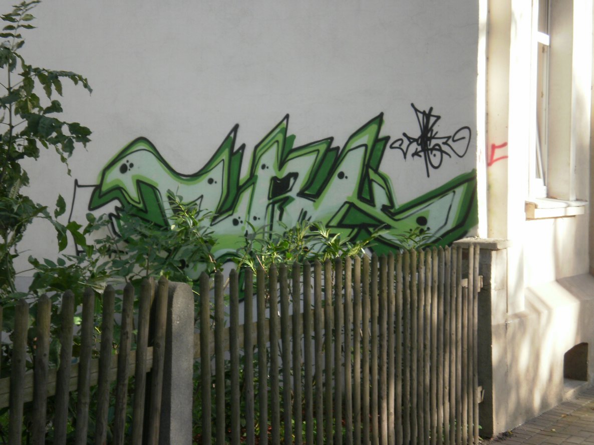 Graffiti Bombing in Gera - Photo by geracity - Dark