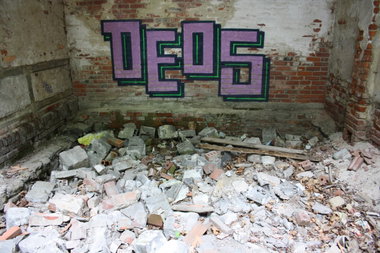Graffiti Wall - Photo by geracity - deos