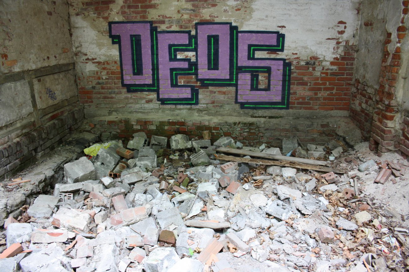 Graffiti Wall - Photo by geracity - deos