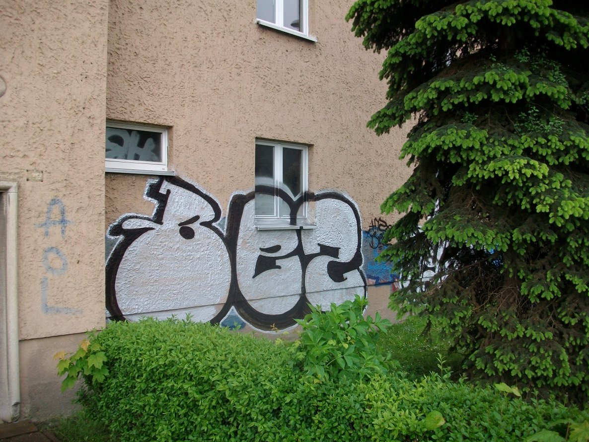 Graffiti Bombing in Gera - Photo by geracity - bez (2007)