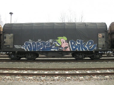 Graffiti Train - Photo by geracity
