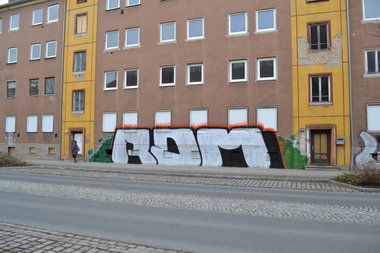 Graffiti Bombing in Gera - Photo by geracity - Rdm, Retröm (2014)