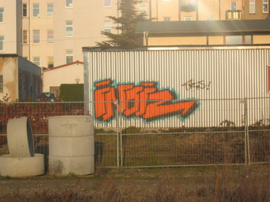 Graffiti Bombing - Photo by geracity - indiz (2009)