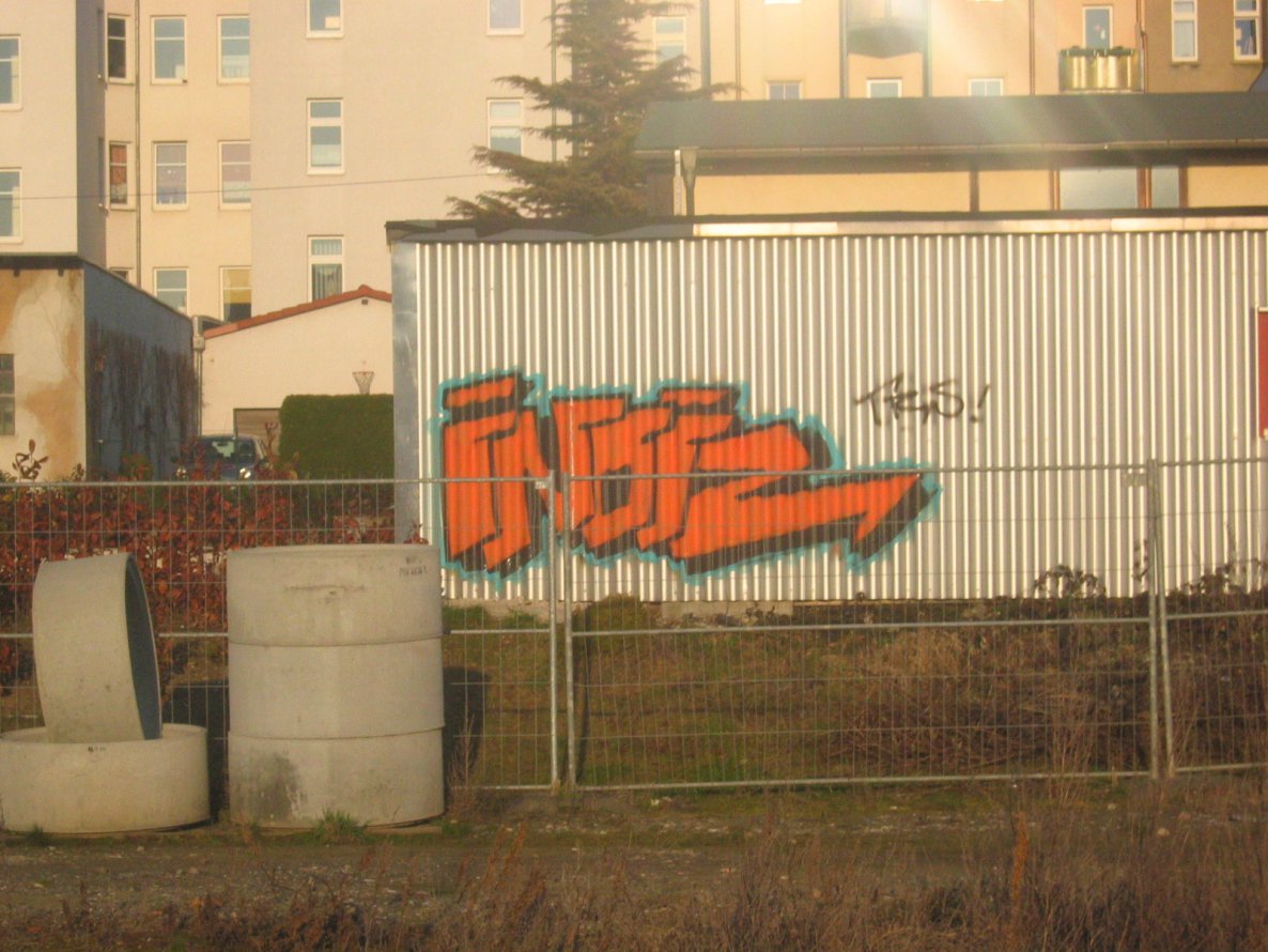 Graffiti Bombing - Photo by geracity - indiz (2009)