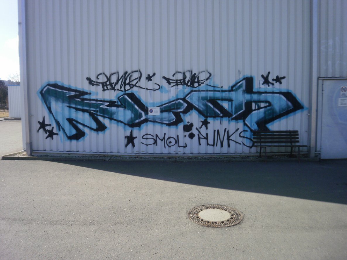 Graffiti Bombing - Photo by geracity - fit