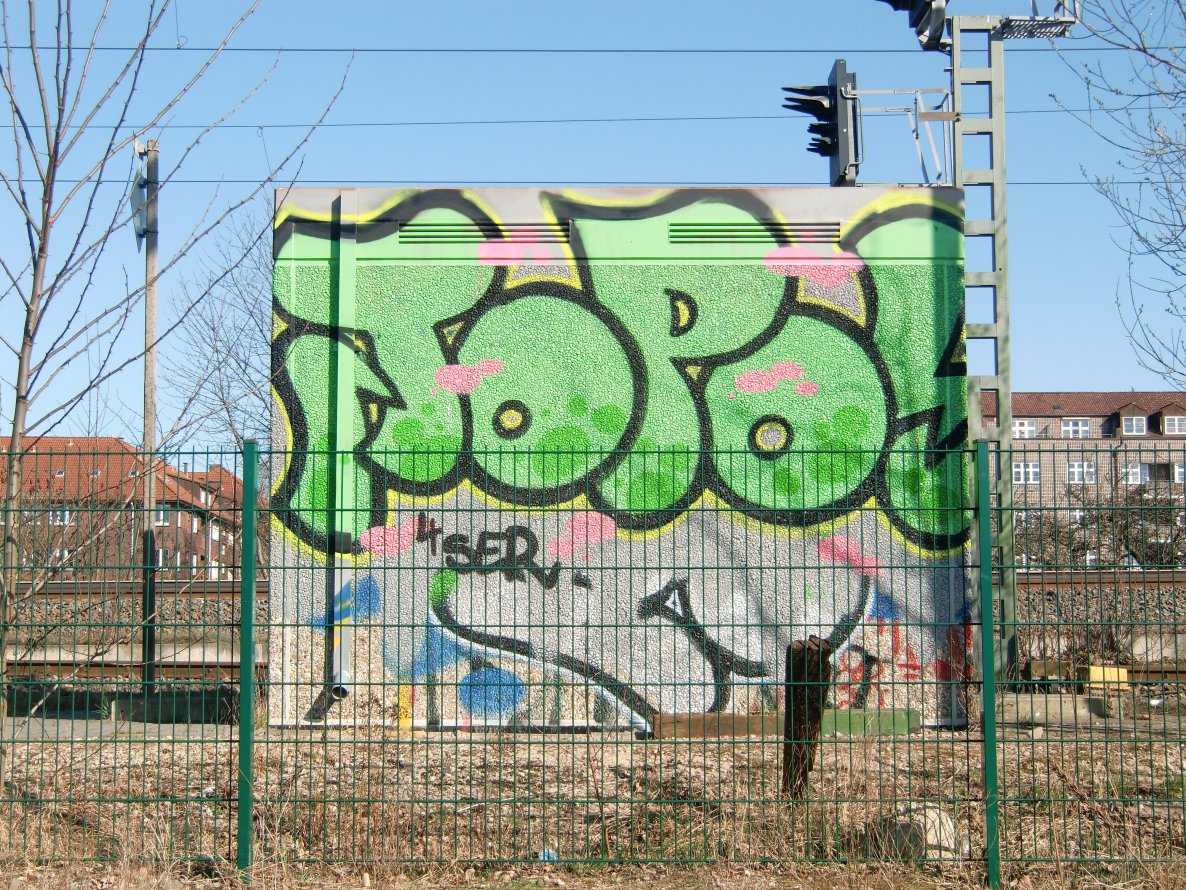 Graffiti Wall - Photo by geracity - topo