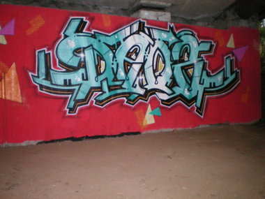 Graffiti Wall - Photo by geracity - deoz