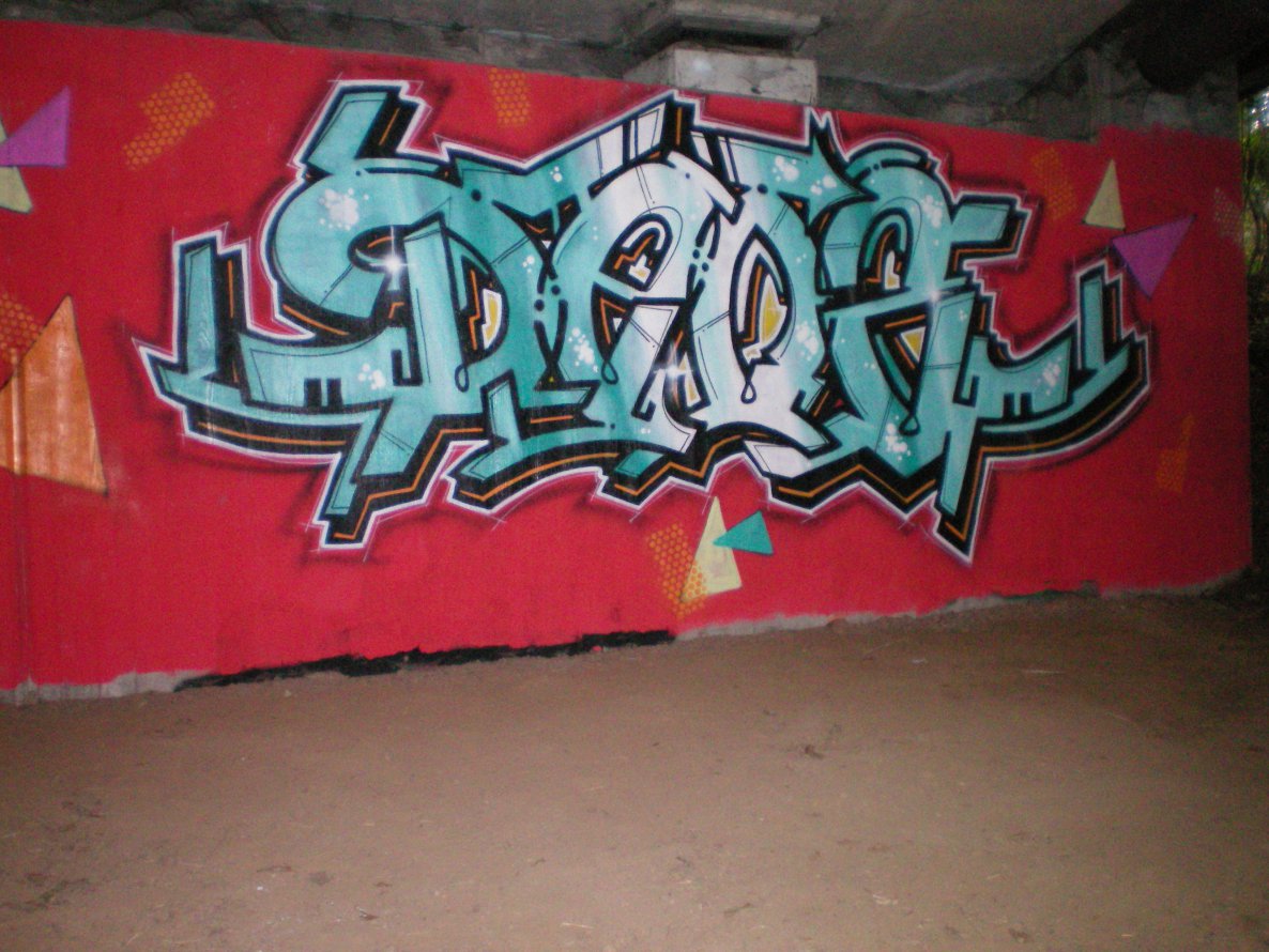 Graffiti Wall - Photo by geracity - deoz