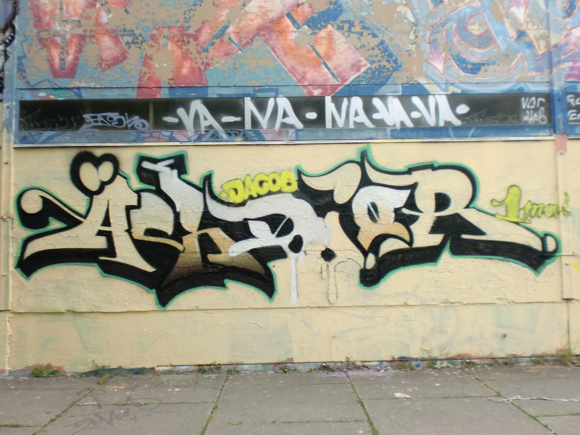 Graffiti Wall in Gera - Photo by geracity - ächd, dior