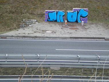 Graffiti Bombing in Gera - Photo by geracity - drop