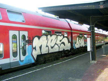 Graffiti Train - Photo by geracity - nes, daw