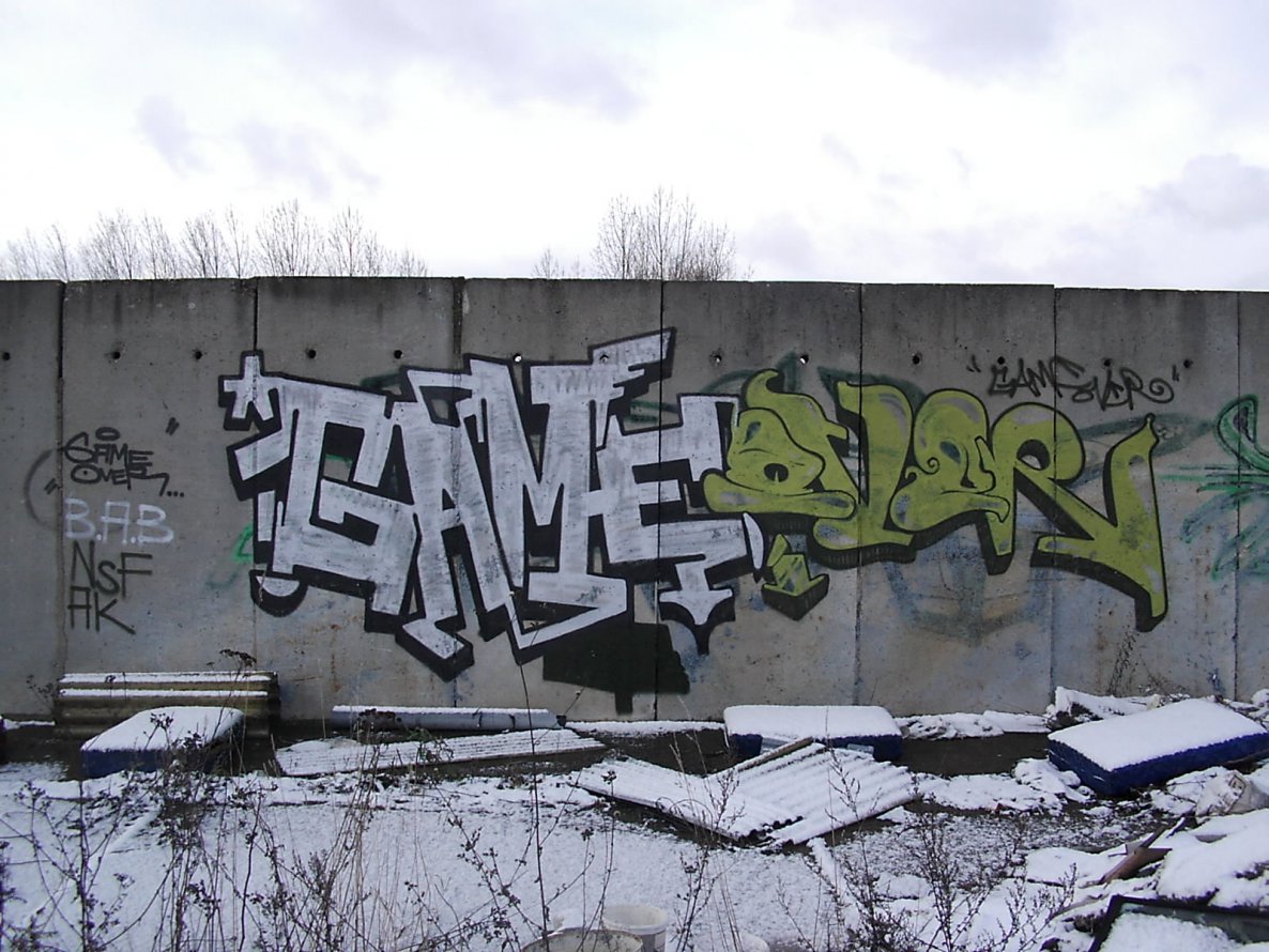 Graffiti Wall in Gera - Photo by geracity - game, over