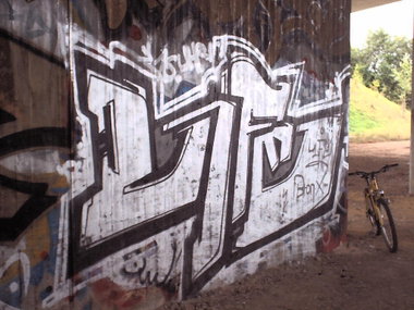 Graffiti Wall - Photo by geracity - life