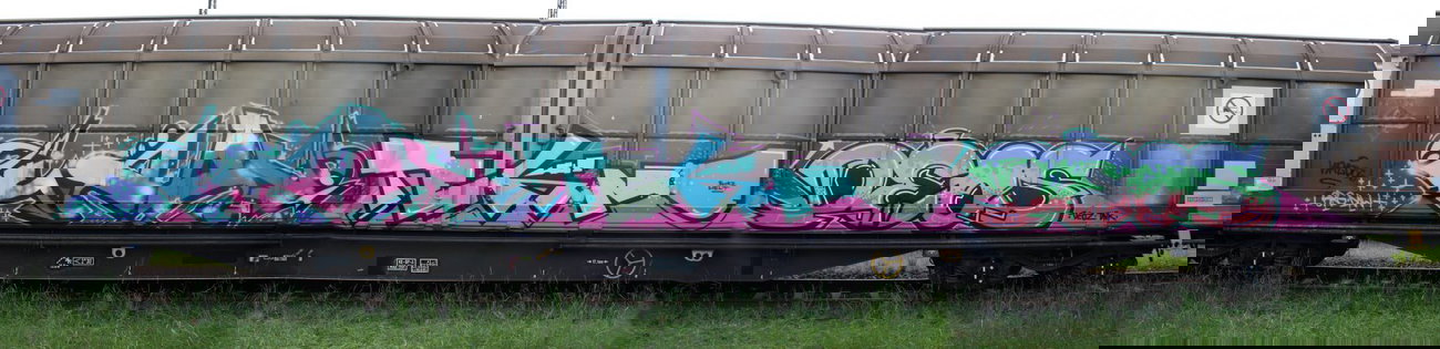 Graffiti Train - Photo by geracity - käry, tekno, deos