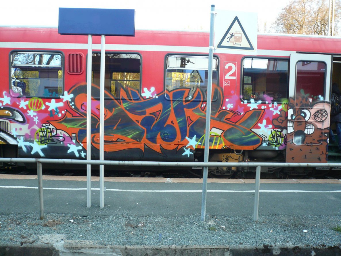 Graffiti Train - Photo by geracity - dark