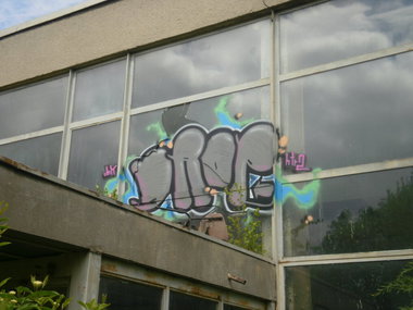 Graffiti Bombing - Photo by geracity - drop