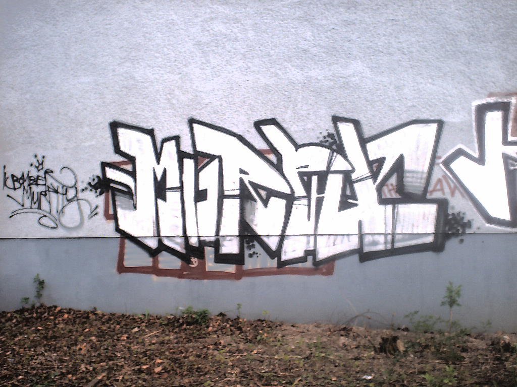 Graffiti Bombing - Photo by geracity