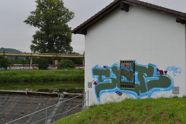Graffiti Bombing - Photo by geracity - ser, sunds