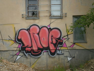 Graffiti Bombing - Photo by geracity - drop