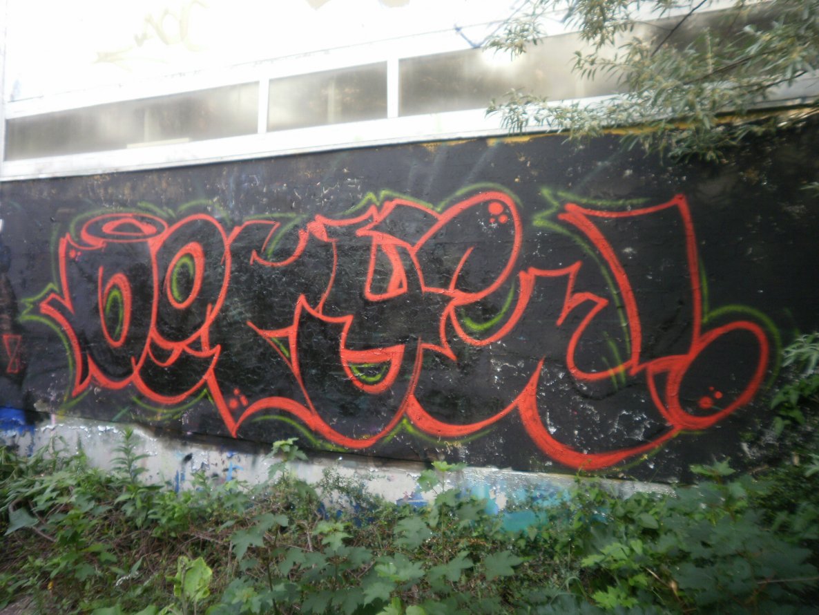 Graffiti Wall - Photo by geracity - deryc