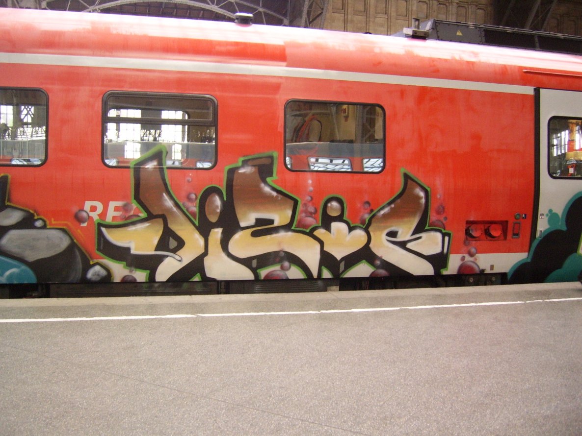 Graffiti Train in Leipzig - Photo by geracity - vizir