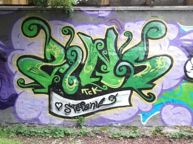 Graffiti Wall - Photo by geracity - zins