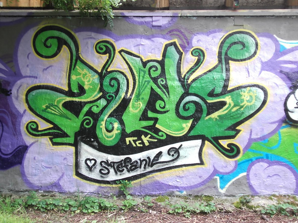 Graffiti Wall - Photo by geracity - zins