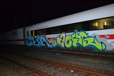 Graffiti Train - Photo by geracity - ser, zoys (2012)