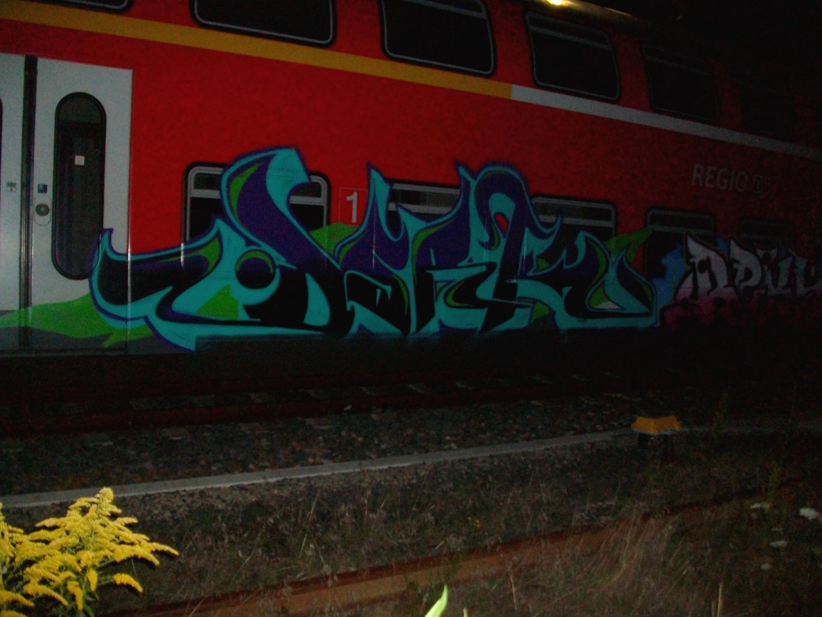 Graffiti Wall - Photo by geracity - Dark