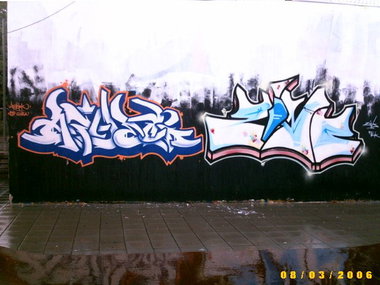 Graffiti Wall - Photo by geracity - apheck, zinc