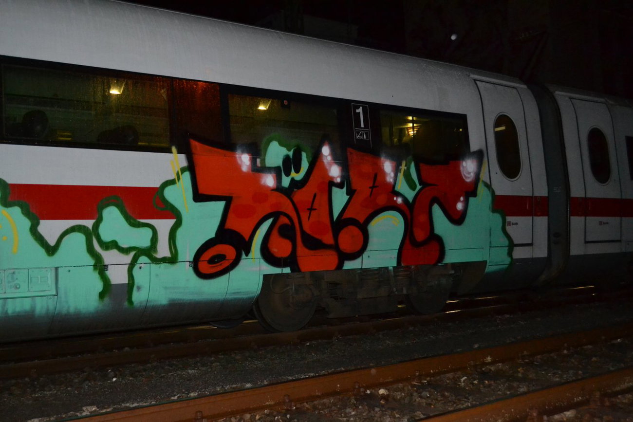 Graffiti Wall - Photo by geracity - käry