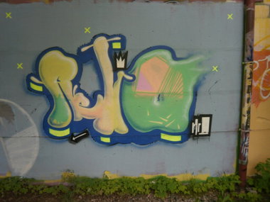 Graffiti Wall - Photo by geracity - retro