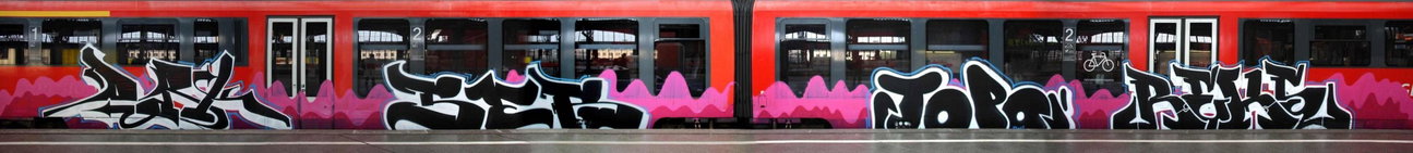 Graffiti Wall - Photo by geracity