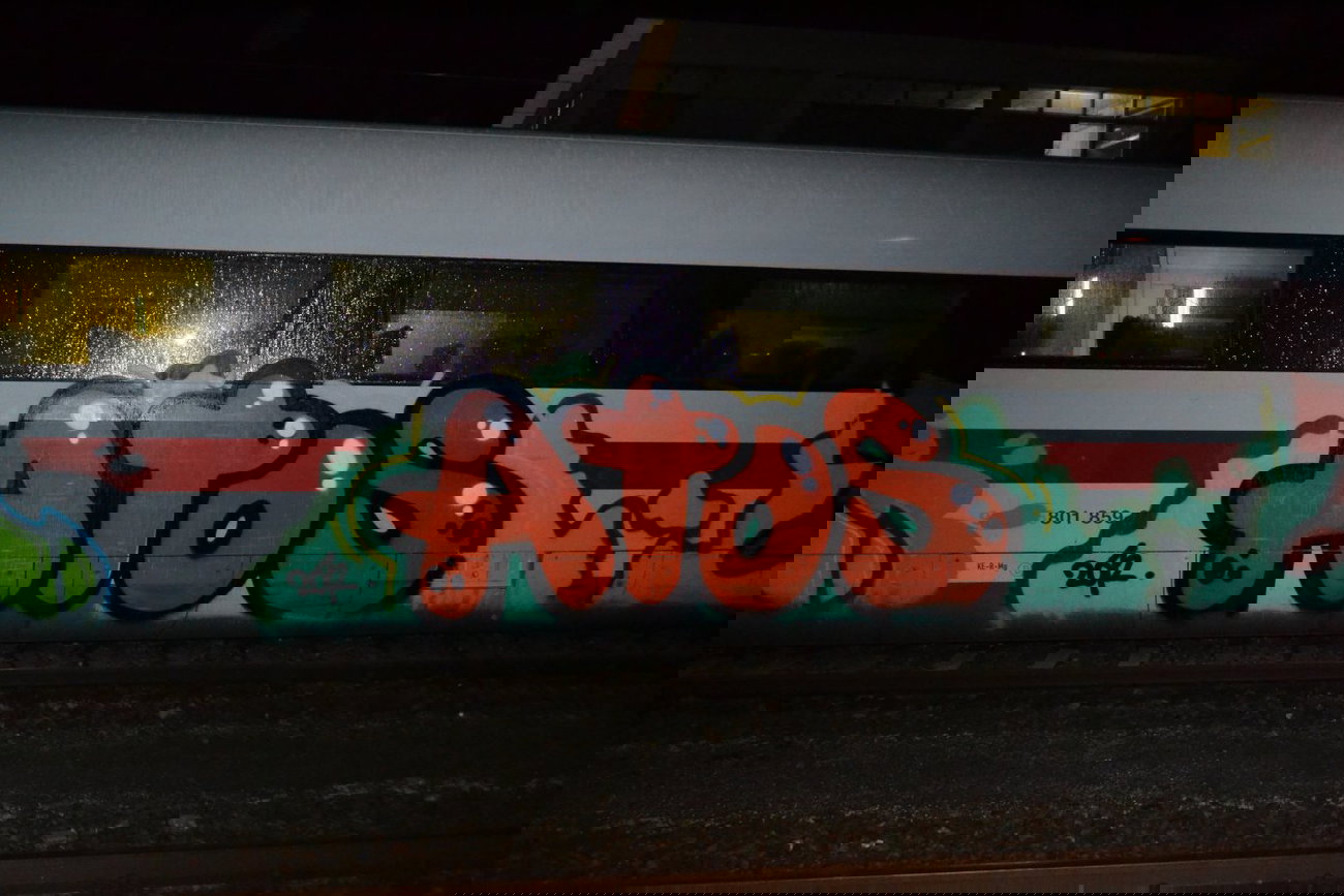 Graffiti Train - Photo by geracity - atos (2012)