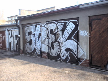 Graffiti Bombing - Photo by geracity - srek (1999)