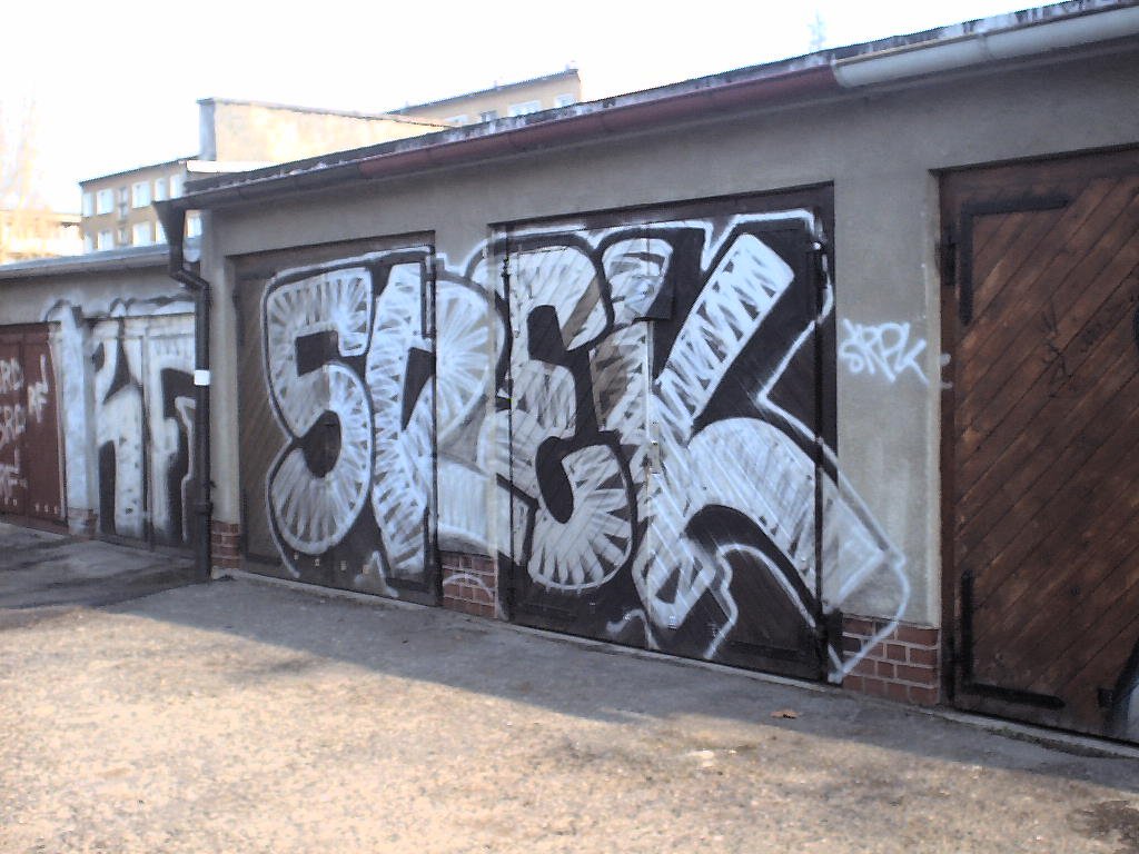 Graffiti Bombing - Photo by geracity - srek (1999)